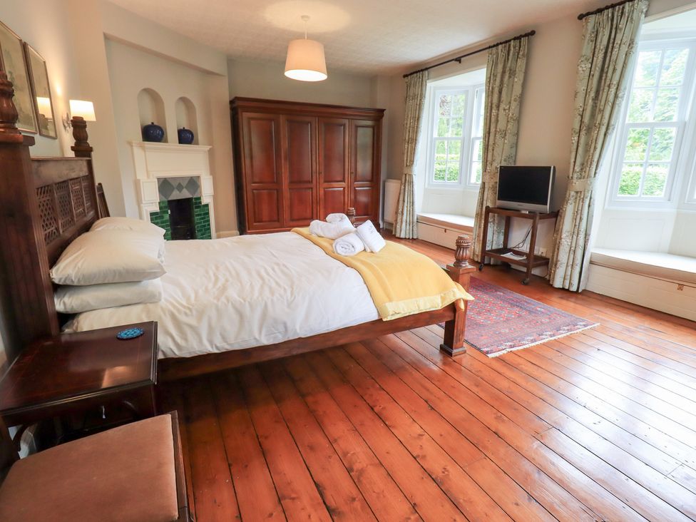 A bedroom with a bed and wardrobe at Little Ellers Portinscale near Keswick