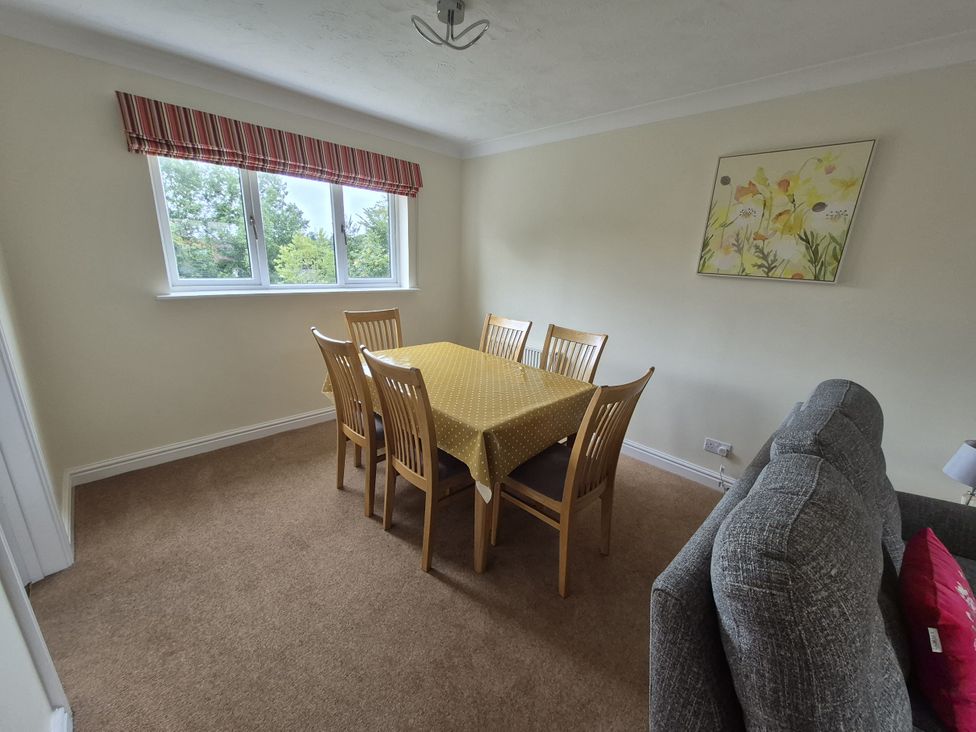 A dining room with a table and chairs at 12 Kel Avon in Truro