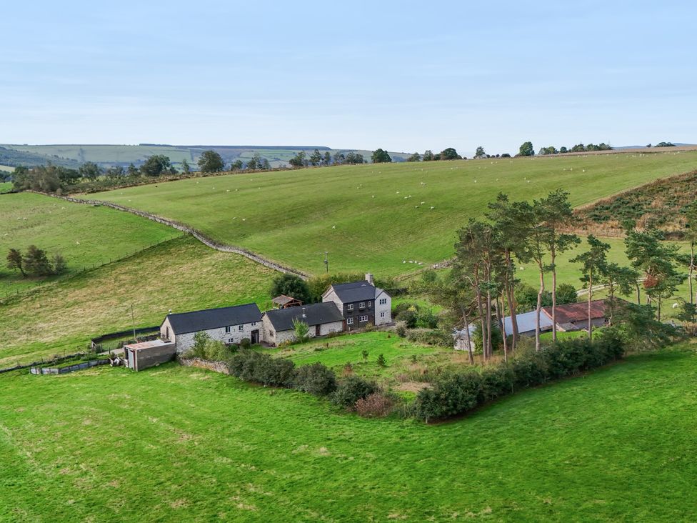 A house and barn in a field at Pant Dafydd Goch in Llangollen