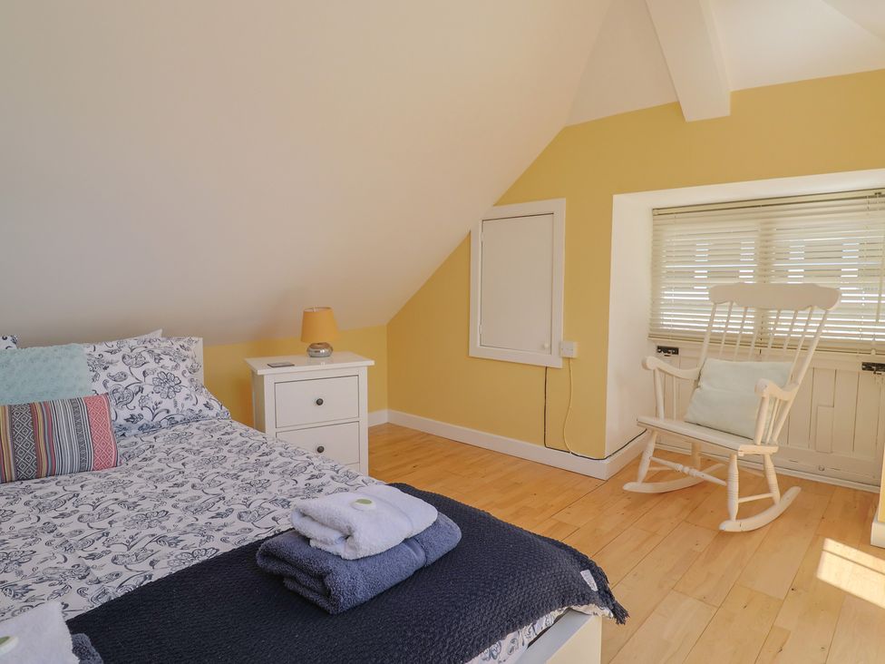 A bedroom with a bed and nightstand at Pottery Barn in Branscombe