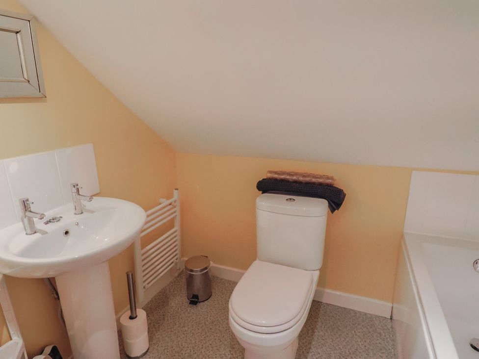 A bathroom with a toilet and sink at Pottery Barn in Branscombe