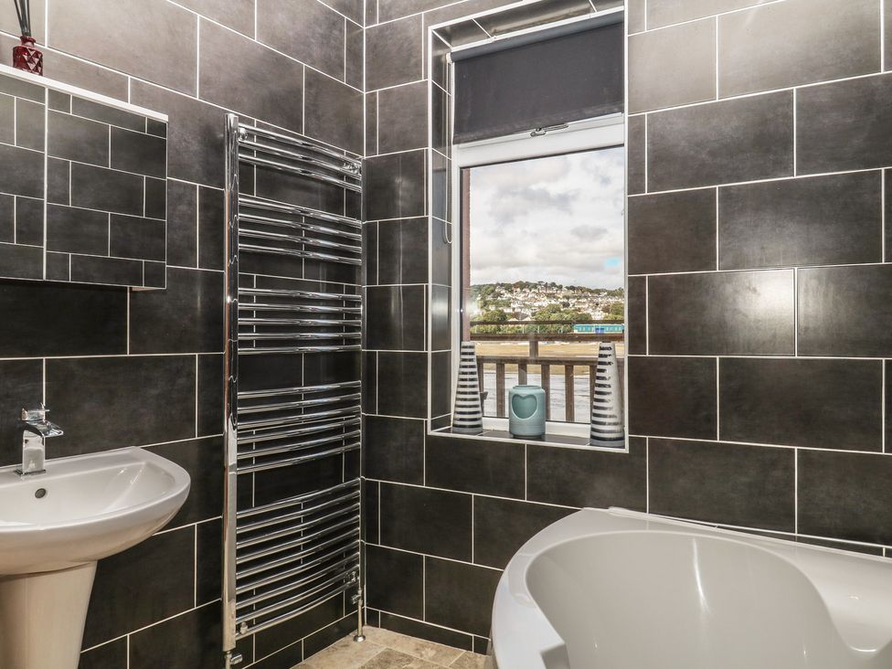 A bathroom with a sink and bathtub at The Dolphins in Shaldon