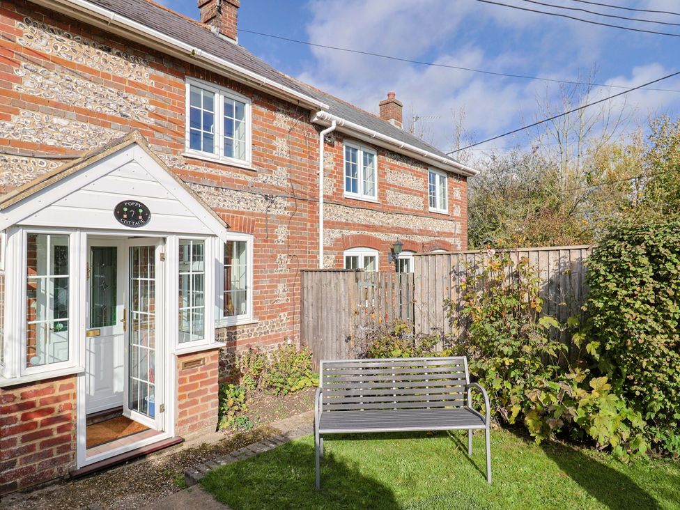 A cottage garden with a bench at Poppy Cottage in Charlton Marshall