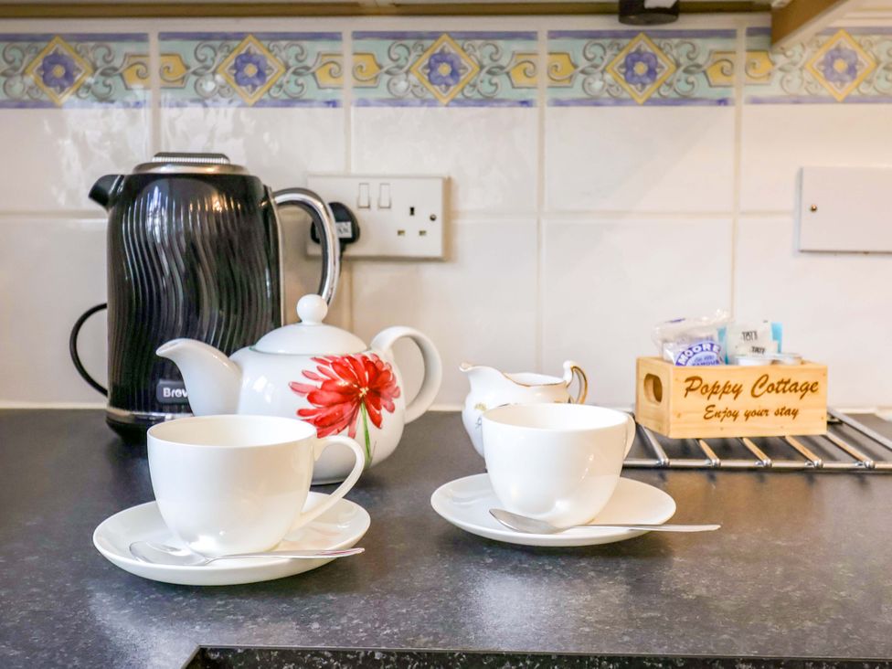 A kettle and tea set on a countertop at Poppy Cottage Charlton Marshall