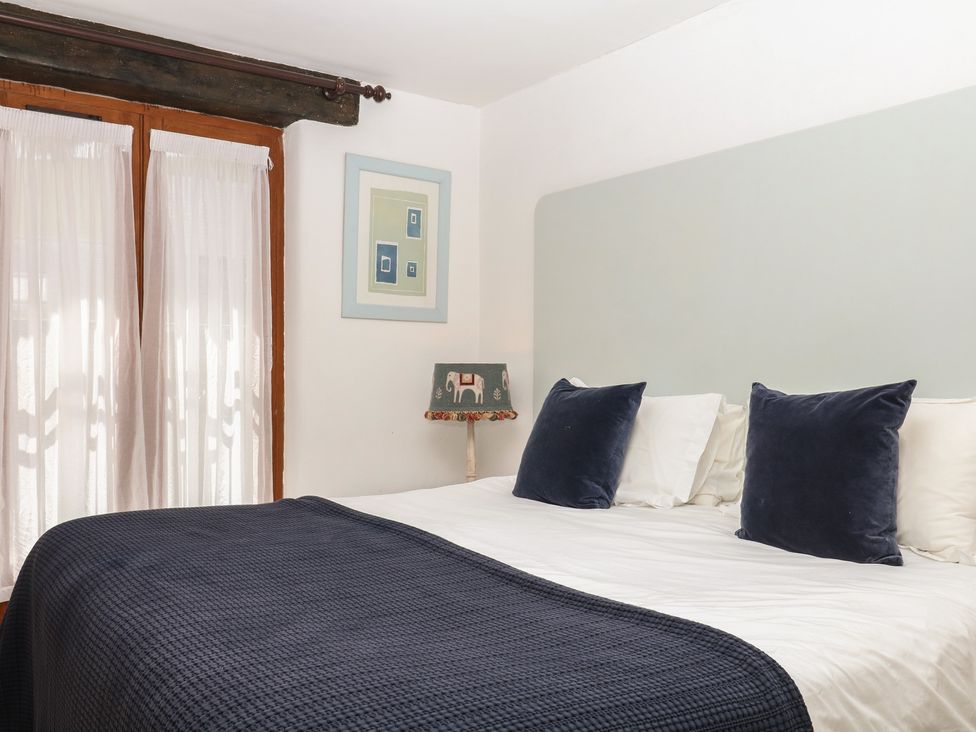 A bedroom with a bed and lamp at Mixit Cottage in Kingsbridge