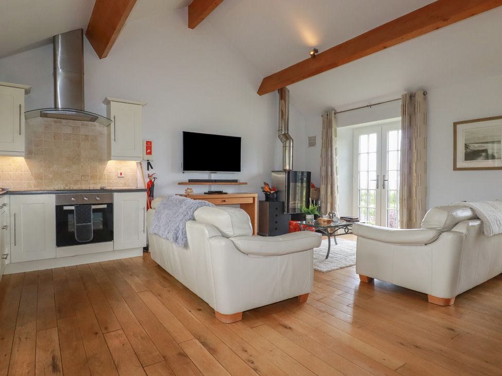 A living room with a kitchen area at Atlantic View in Tintagel