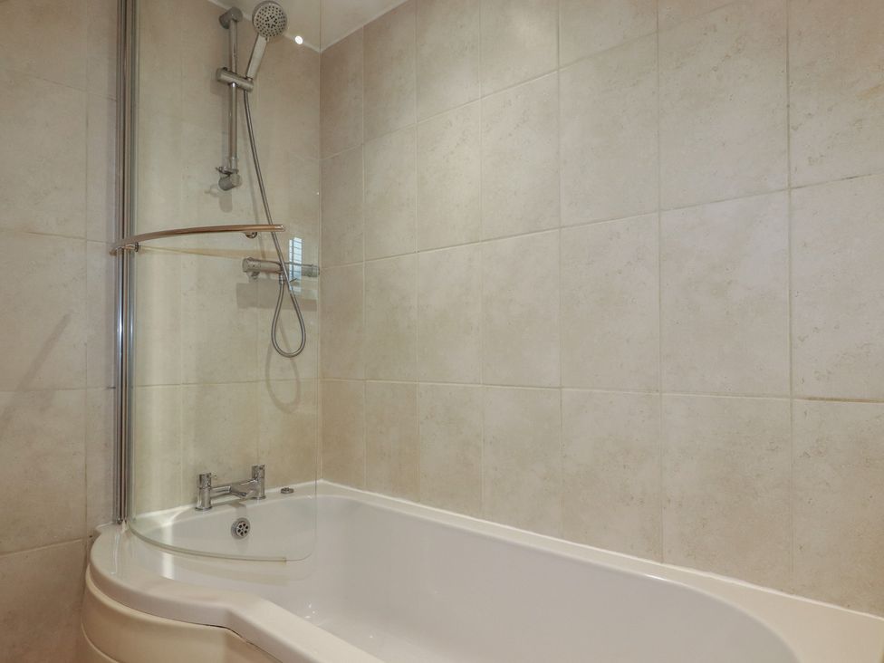 A bathroom with a bathtub and shower at Atlantic View in Tintagel