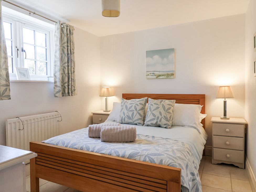 A bedroom with a bed and bedside tables at Atlantic View in Tintagel