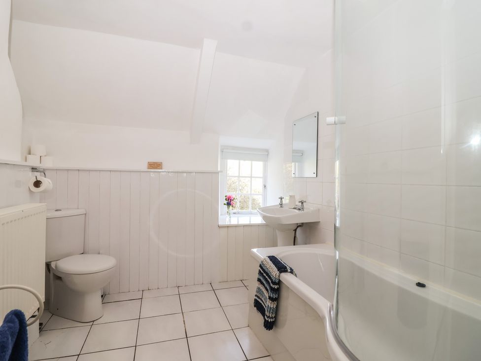 A bathroom with a bathtub, sink, and toilet at Tregonhawke Farmhouse in Millbrook