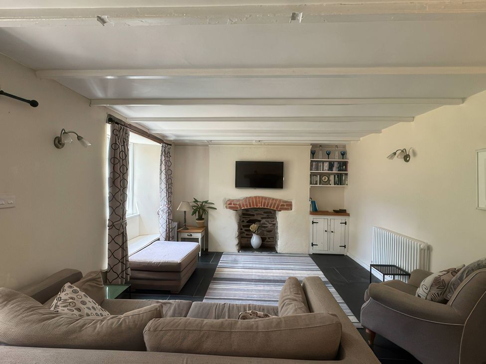 A living room with a sofa and television at Kingbarth Lerryn