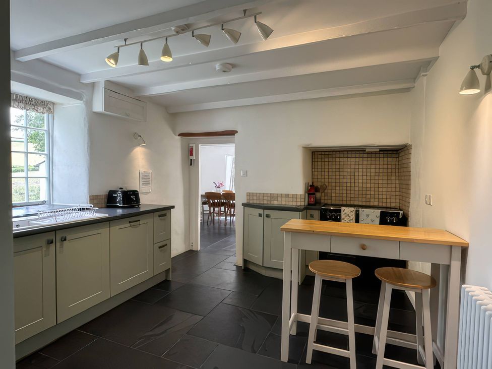 A kitchen with cabinets, sink and stove at Kingbarth in Lerryn