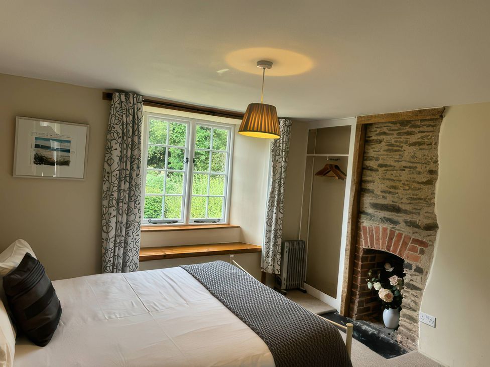 A bedroom with a bed and window at Kingbarth in Lerryn