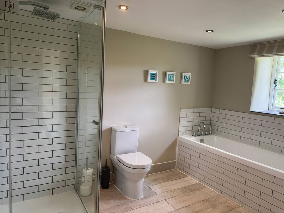 A bathroom with a shower, toilet, bathtub, and sink at Kingbarth in Lerryn