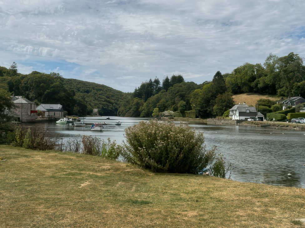 A river with boats and houses along the banks at Kingbarth in Lerryn