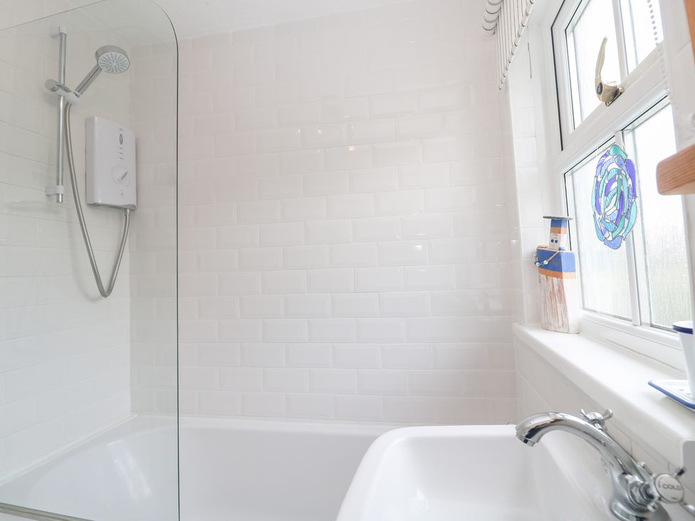 A bathroom featuring a shower and bathtub at 2 The Cottages in Ludgvan