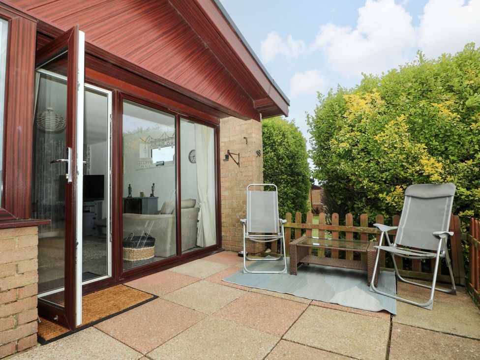 An outdoor area with chairs and a table at 38 St Margarets
