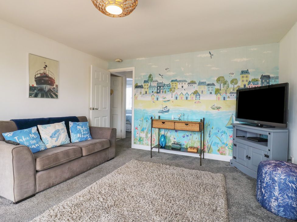 A living room with a sofa and wall art at 38 St Margarets, St Margaret's At Cliffe