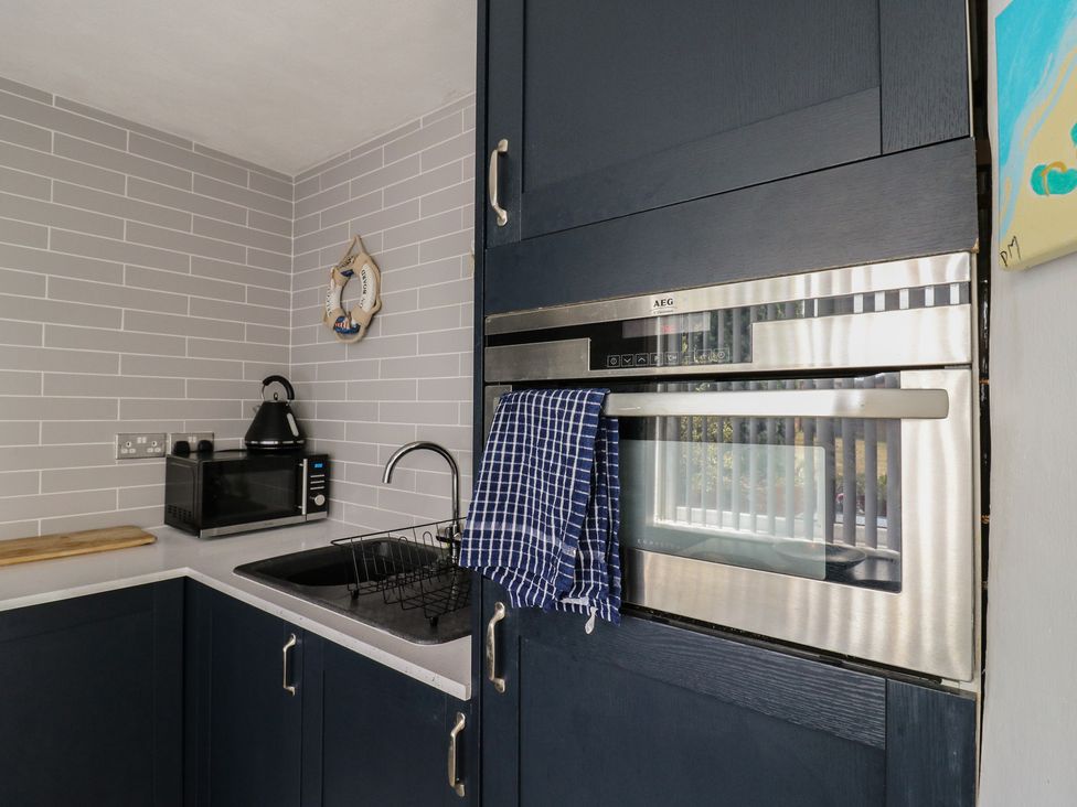 A kitchen with a sink and microwave at 38 St Margarets in St Margaret's At Cliffe