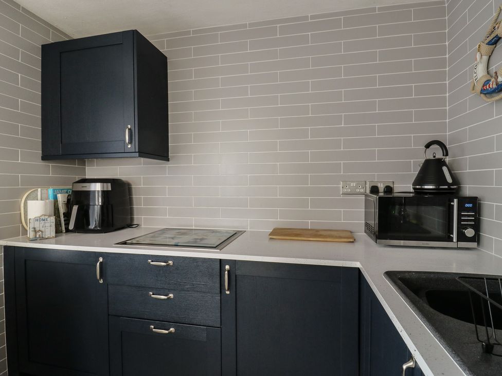 A kitchen with cabinets and appliances at 38 St Margarets in St Margaret's At Cliffe