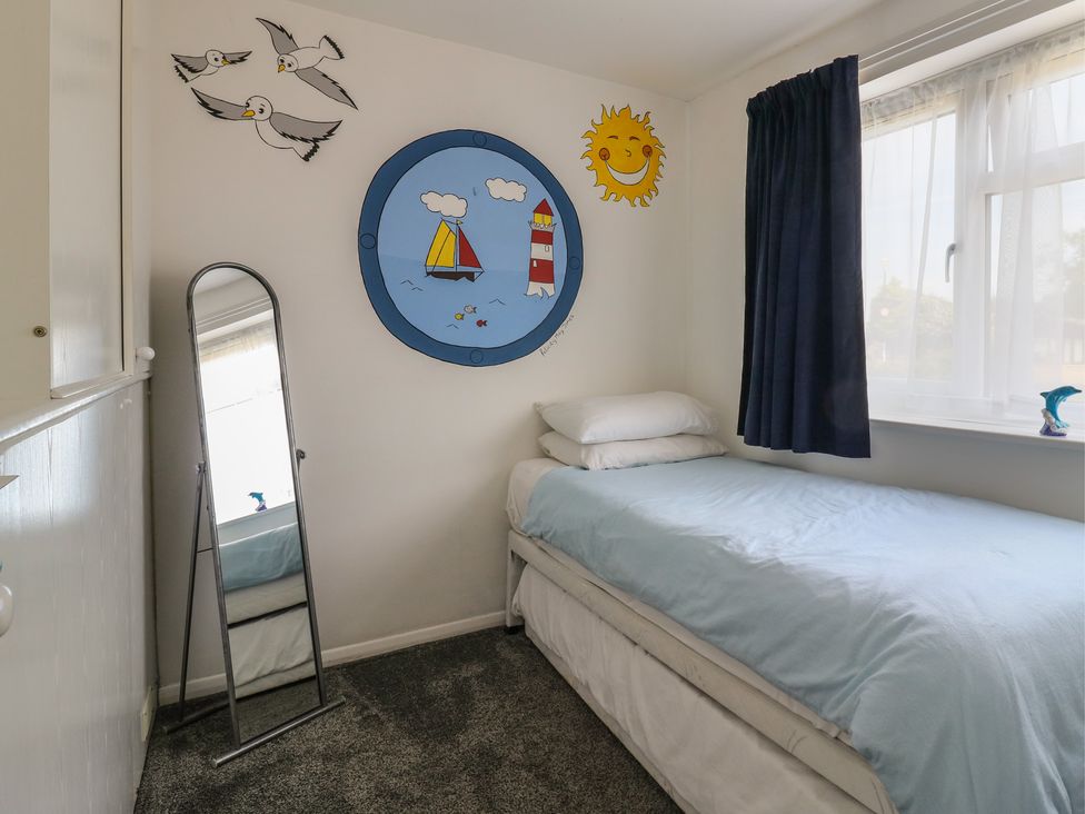 A bedroom with a bed and wall art at 38 St Margarets in St Margaret's At Cliffe