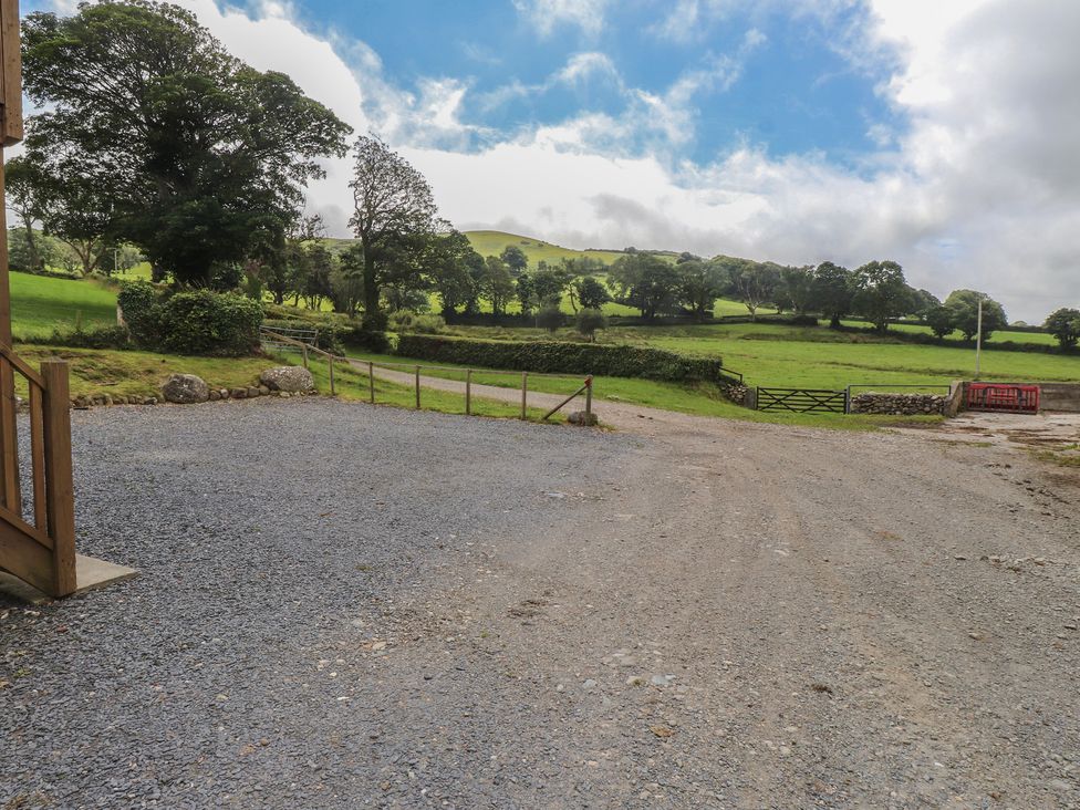 An outdoor area with gravel and a gate at Coetsiws in Clynnog Fawr