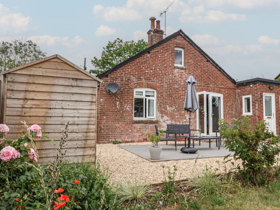 A garden with a table and chairs at Sunny Croft in Broadmayne near Dorchester