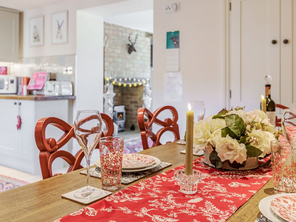 A dining room with a table set for a meal at Puffitts Cottage in Bourton-on-the-Water