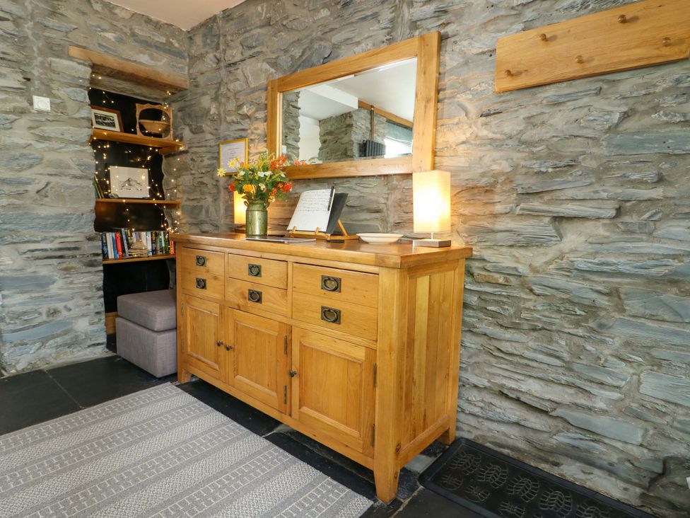 A hallway with a console table and flower vase at Garreg Ddu in Blaenau Ffestiniog