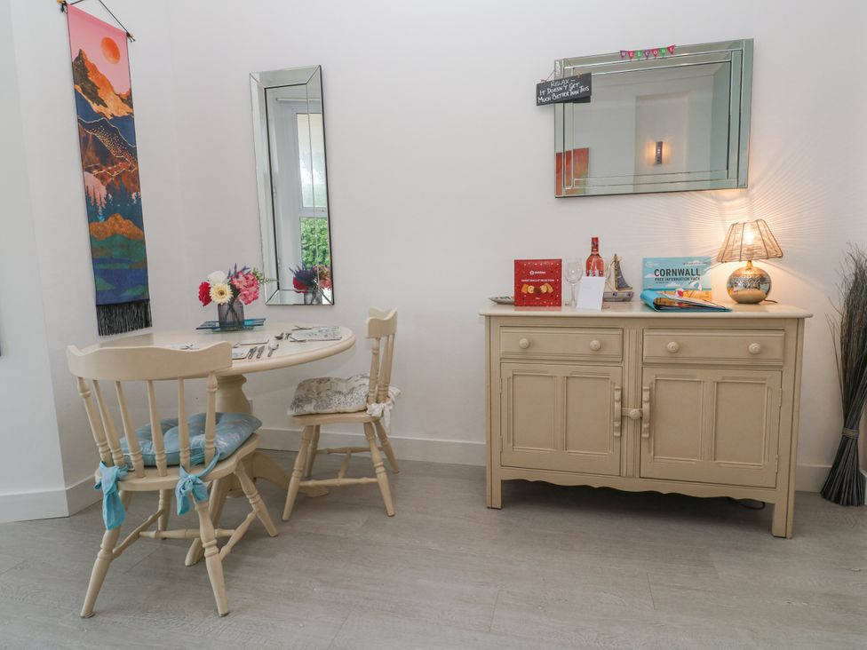 A dining area with a table and chairs at Beachcomber in Marazion
