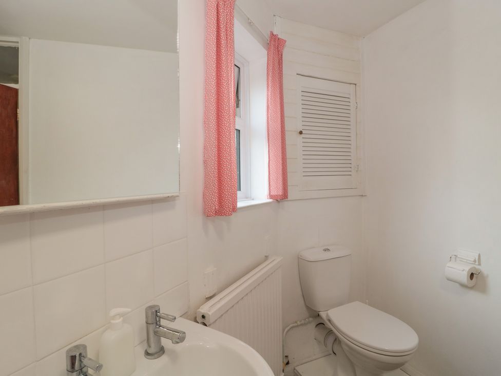 A bathroom with a sink and toilet at 1 Westcroft Cottage in King's Stanley