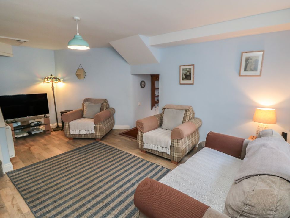 A living room with sofas and a television at Bramla in Staithes