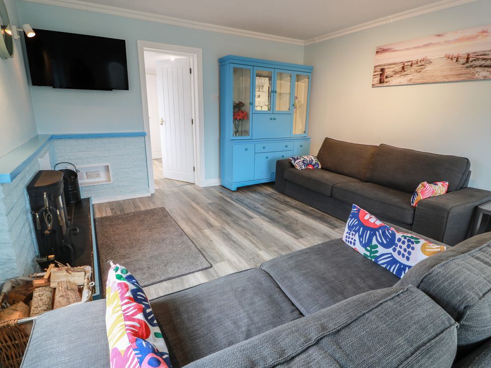 A living room featuring a television and sofa at Mardan Southerness