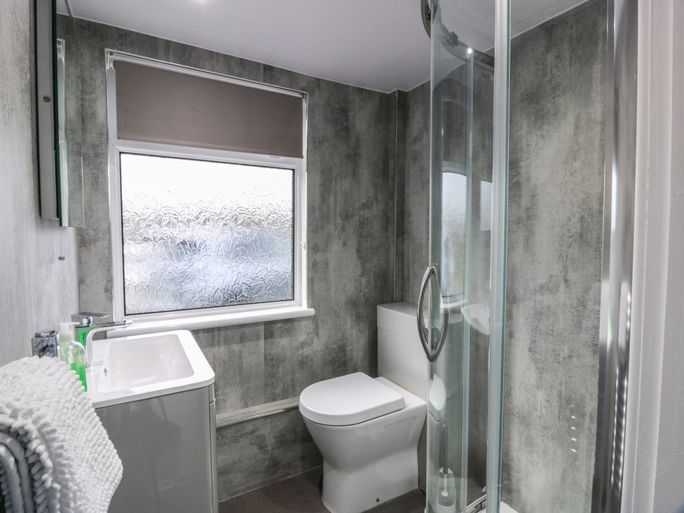 A bathroom with a toilet shower and sink at Mardan Southerness