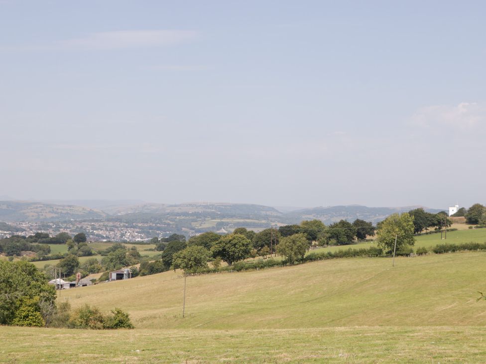 A scenic view of fields and hills at Penrhiwarwydd Barn Pontywaun