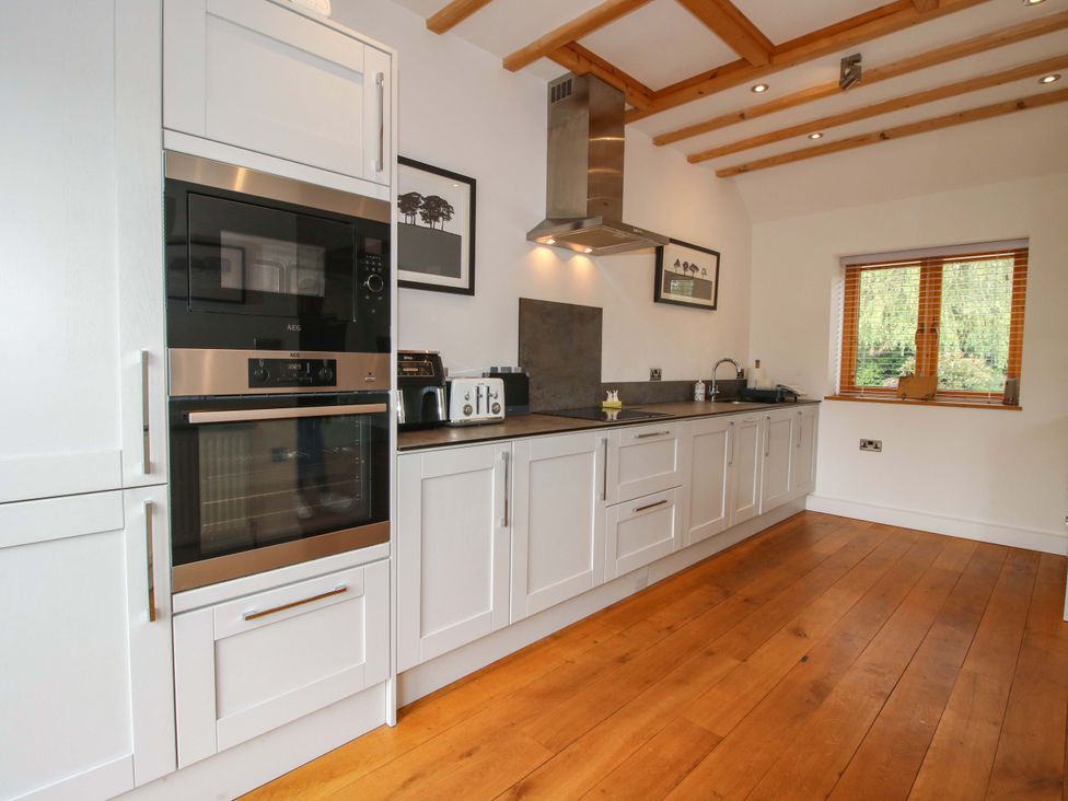 A kitchen with appliances at Meeson View in Meeson near Waters Upton