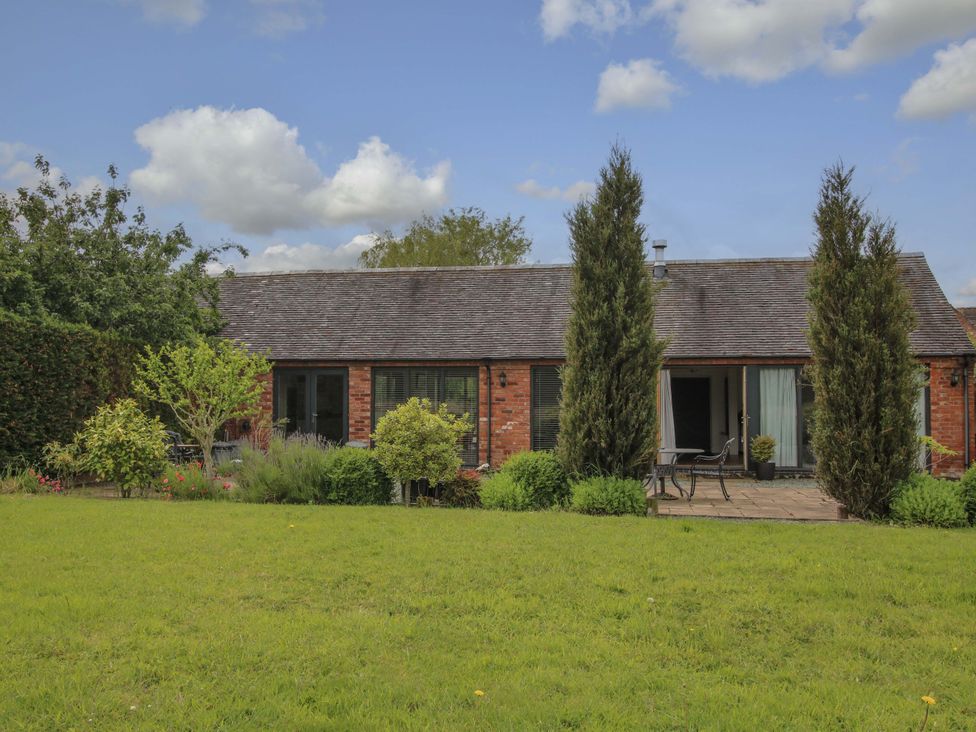 A bungalow with garden and patio at Meeson View in Meeson near Waters Upton