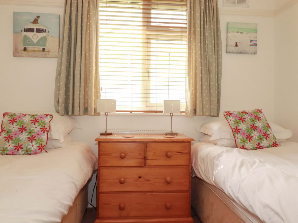 A bedroom with twin beds and a chest of drawers at Pentreath in Crantock