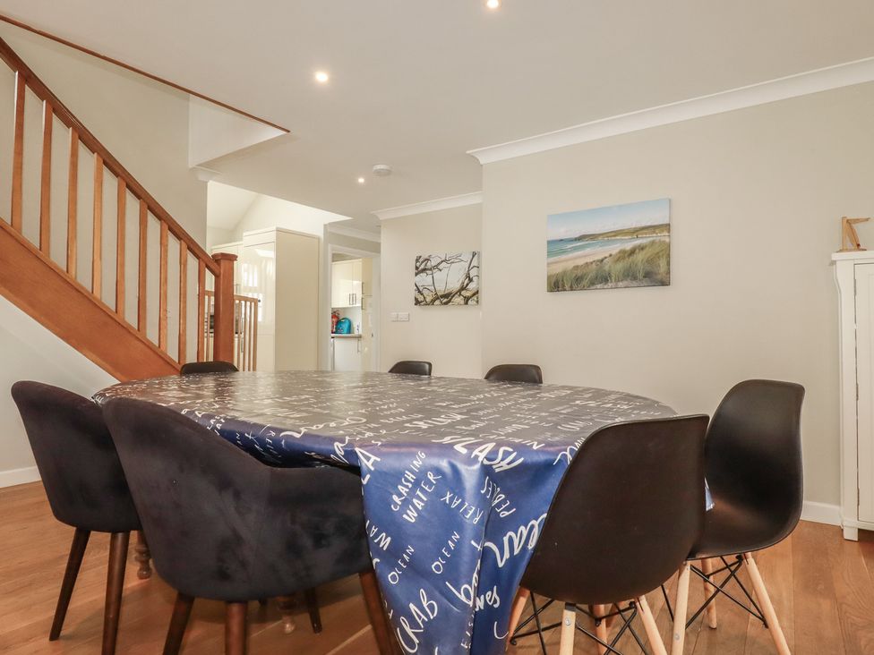 A dining room with a table and chairs at Carpe Diem in Crantock