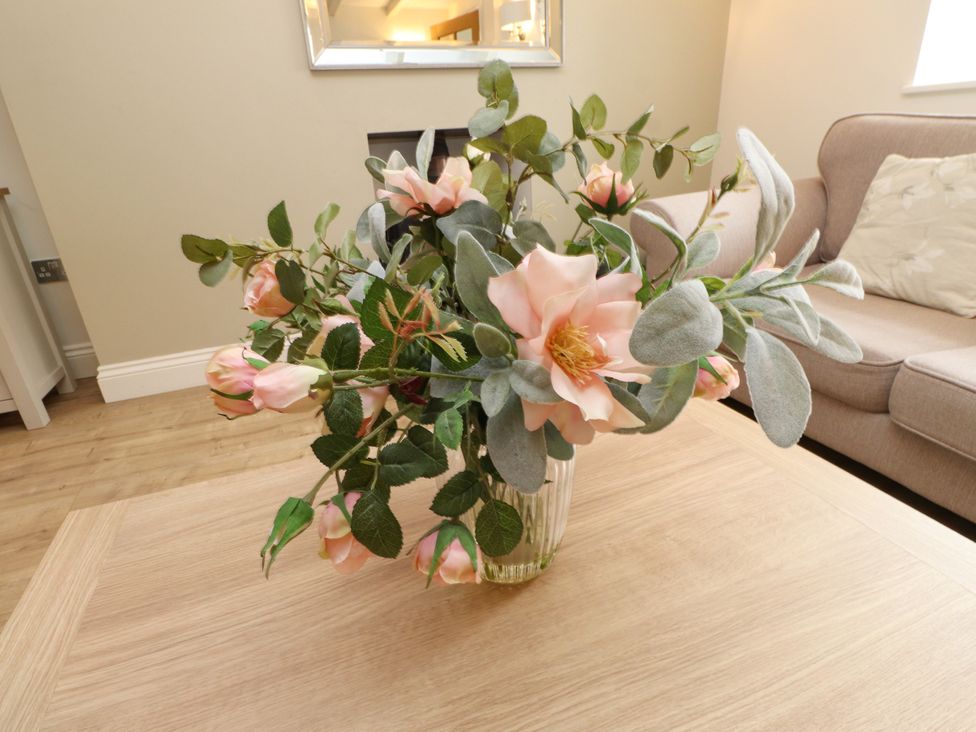 A flower arrangement in a vase on a table at Tan Y Goeden in Morfa Nefyn