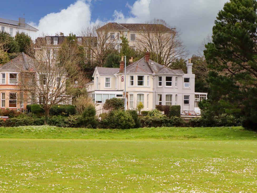 A house and garden at Avenue Park Villa in Torquay