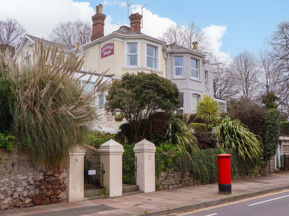 A house with a sign labeled Avenue Park in Torquay