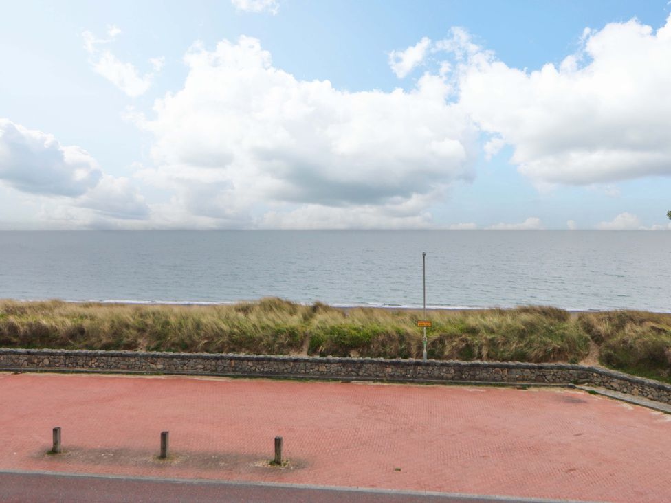 A view of the sea and sky at Welymora in Pwllheli
