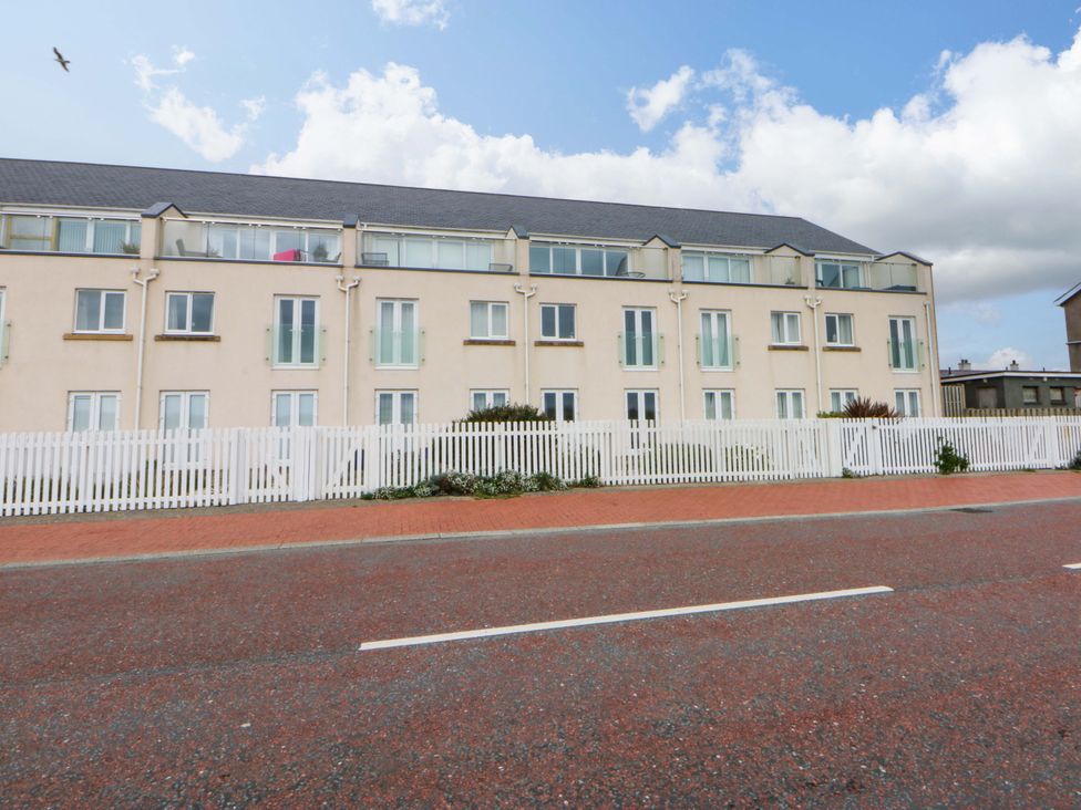 A building with balconies and a fence at Welymora in Pwllheli