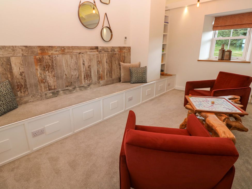 A snug room with seating and a table at Silvermine House Charlestown