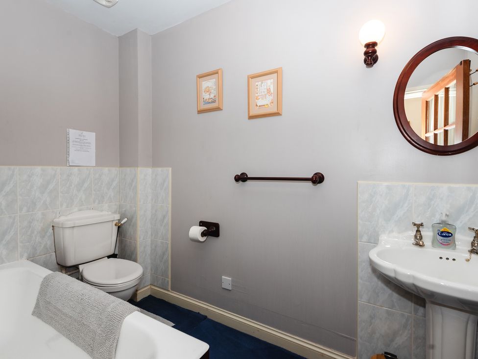 A bathroom with a bath tub and toilet at Blueberry Cottage in Akeld near Wooler