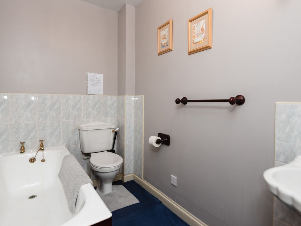 A bathroom with a bathtub and toilet at Blueberry Cottage in Akeld near Wooler