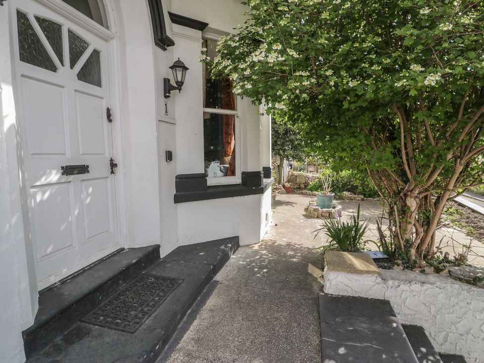Eversley - North Wales - 986800 - thumbnail photo 5
