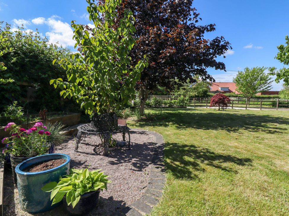 A garden with a seating area and various plants at Gables Cottage Market Rasen