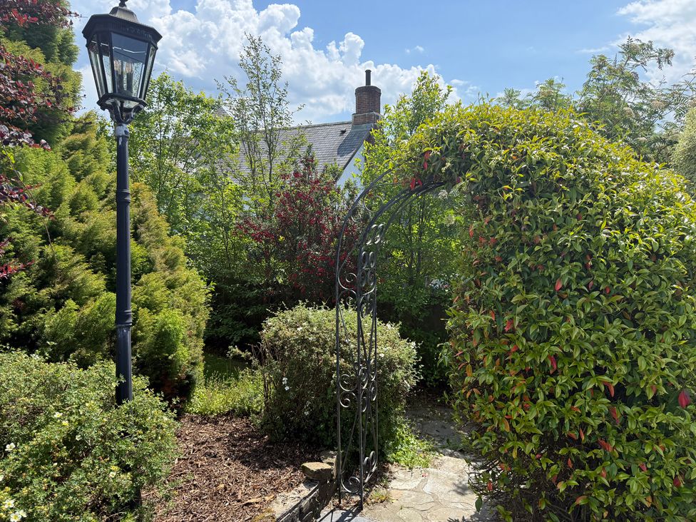 A garden with a lamp post and an arch at Penlaurel in Launceston