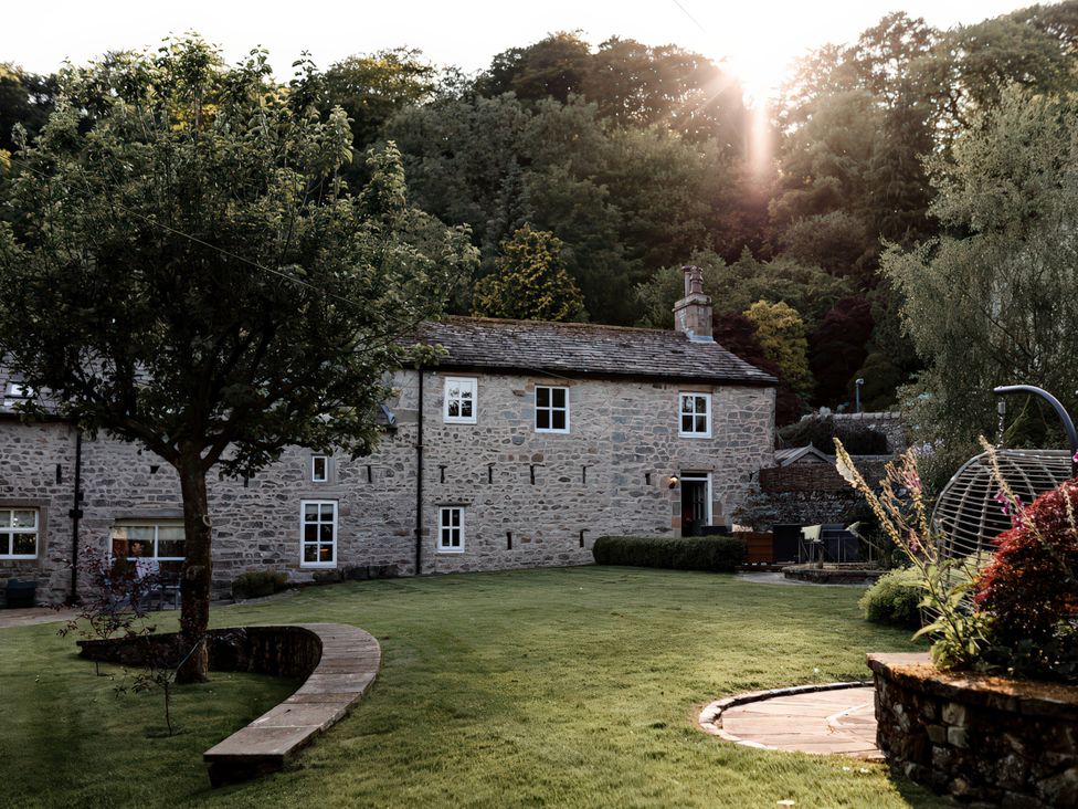 A stone house with a garden at Carrholme Cottage Settle
